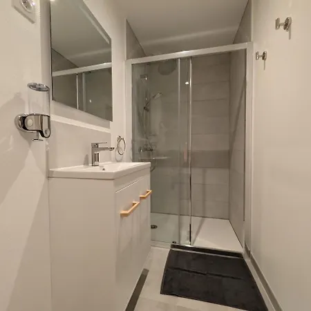 Queen, Salle De Bain Privative, Tok-tok *